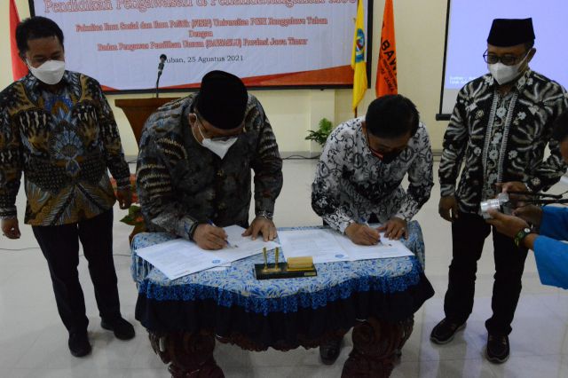 FISIP UNIROW TEKEN MOU BERSAMA BAWASLU JAWA TIMUR